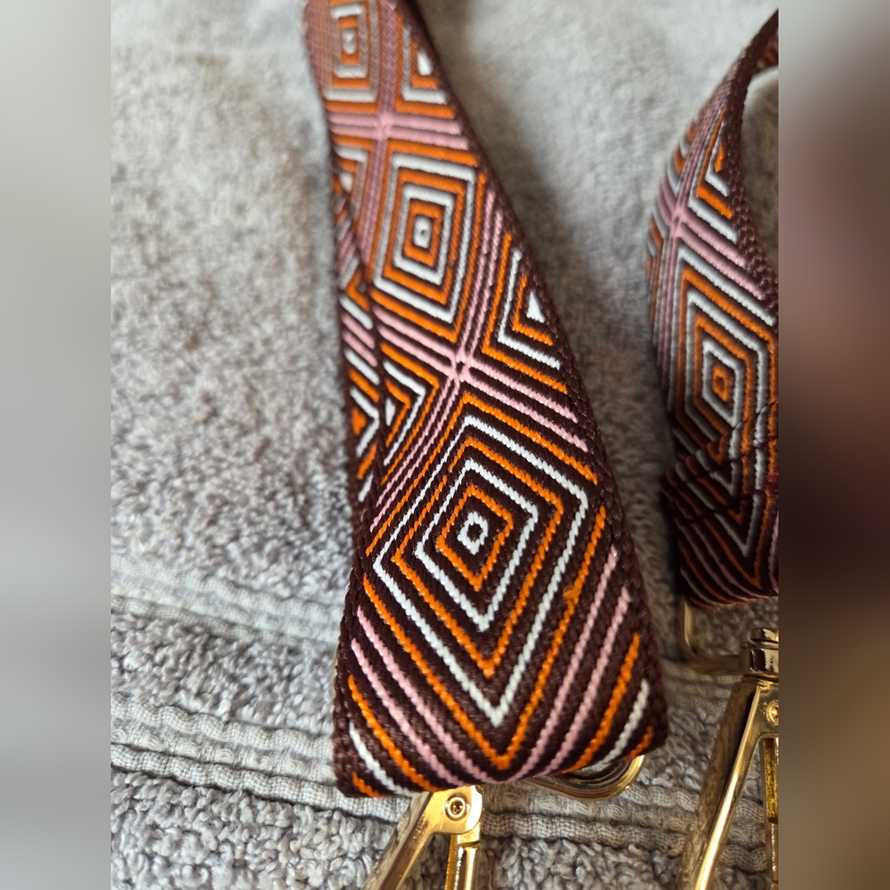 Geometric Patterned Strap - Picture 2 of 3